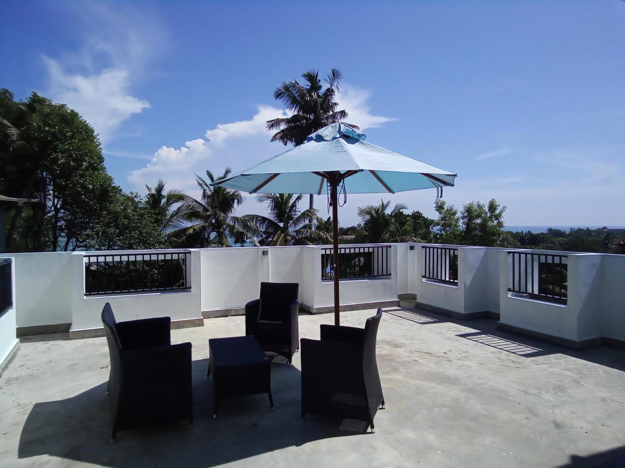Bed and Breakfast The Moose Weligama Esterno foto